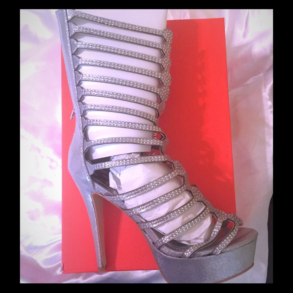 Size 9 Henry Ferrera silver heels *sexy* *new*